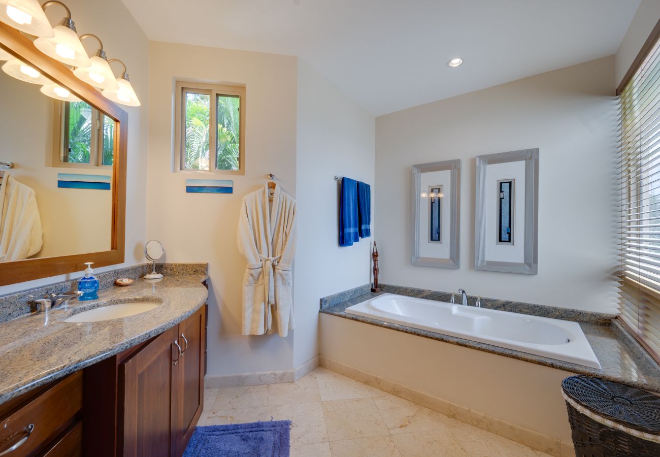 Villa en Playa Flamingo - Playa Flamingo: Oceanside Villa w/ rooftop jacuzzi, private located - Lot Four