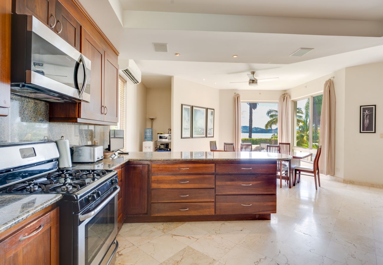 Villa en Playa Flamingo - Playa Flamingo: Oceanside Villa w/ rooftop jacuzzi, private located - Lot Four
