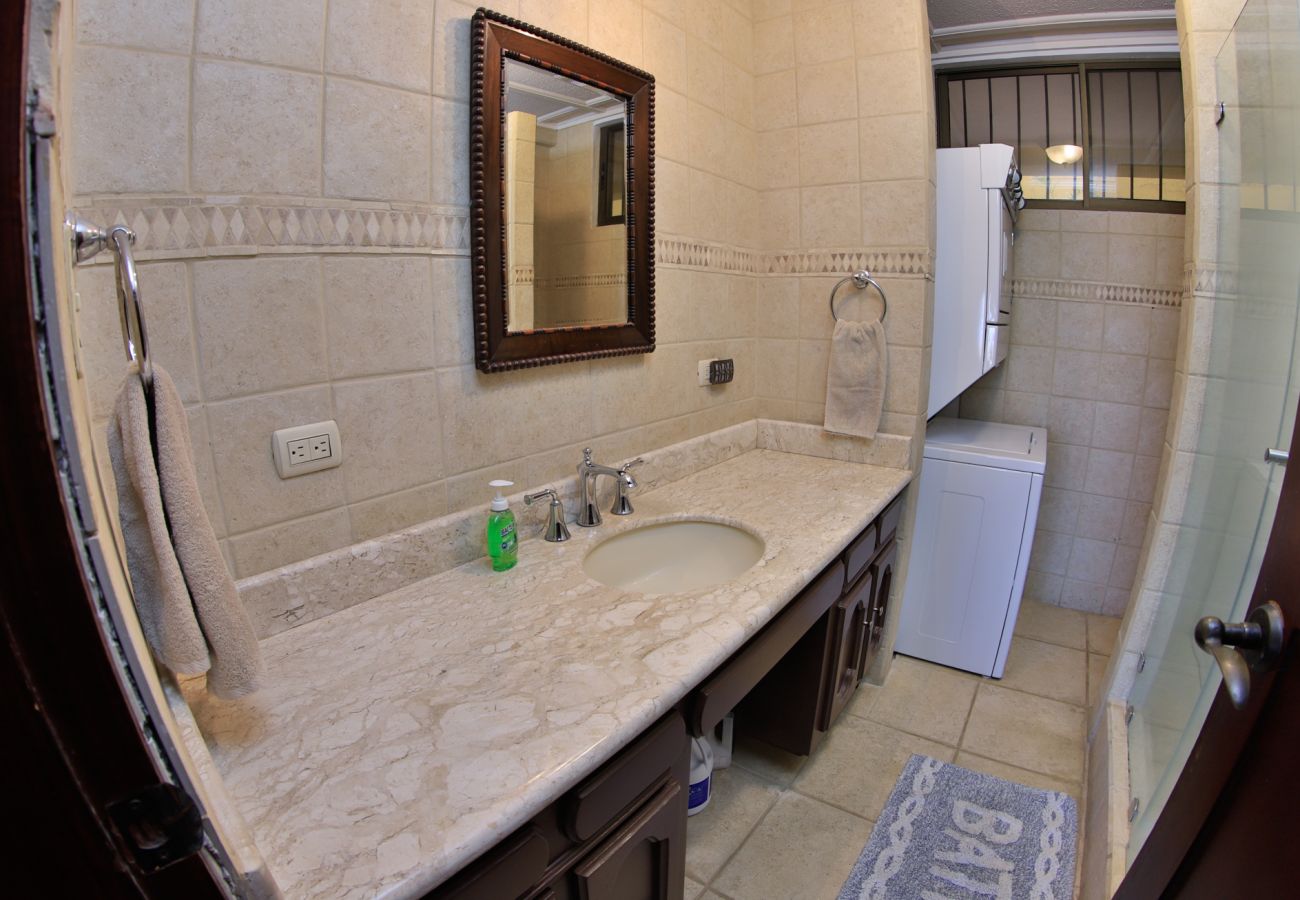 Residencial en Playa Flamingo - 5mins to Marina-Oceanview-Full Kitchen-Pool-AC-Gym – Presidential Suites 4