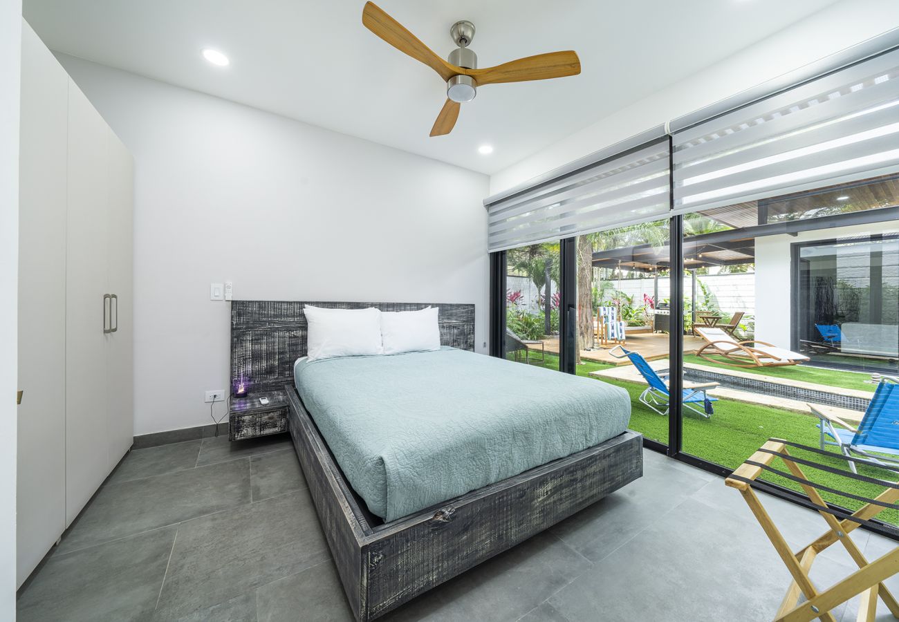 Casa en Potrero - 350m to beach - Guitar-shaped Pool – Kitchen - BBQ: Casa Guitarra