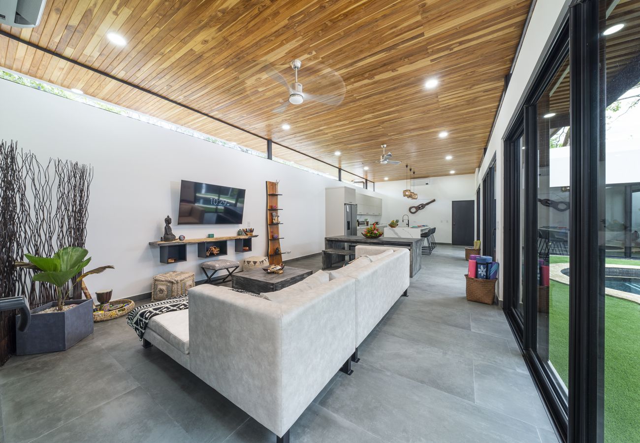 Casa en Potrero - 350m to beach - Guitar-shaped Pool – Kitchen - BBQ: Casa Guitarra