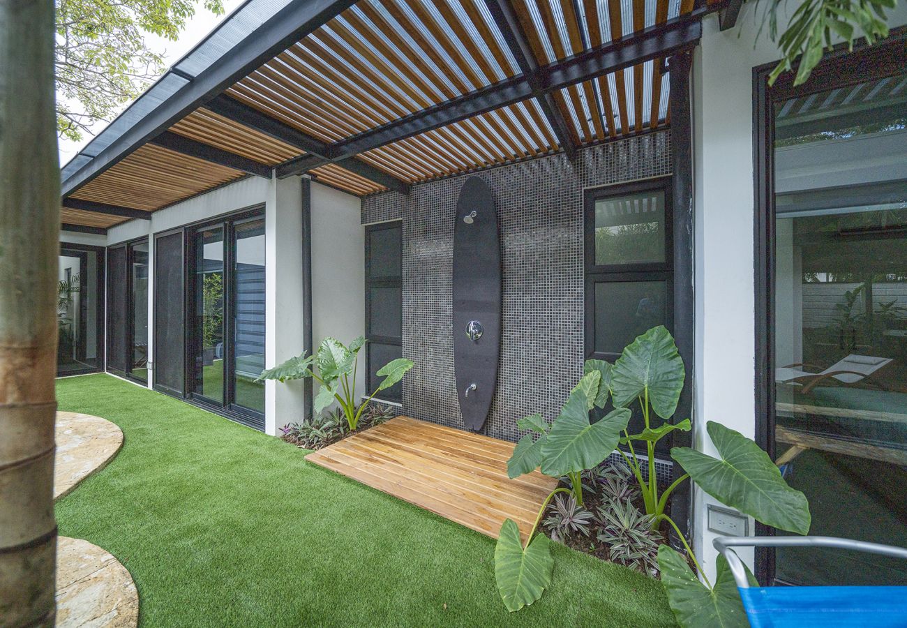 Casa en Potrero - 350m to beach - Guitar-shaped Pool – Kitchen - BBQ: Casa Guitarra