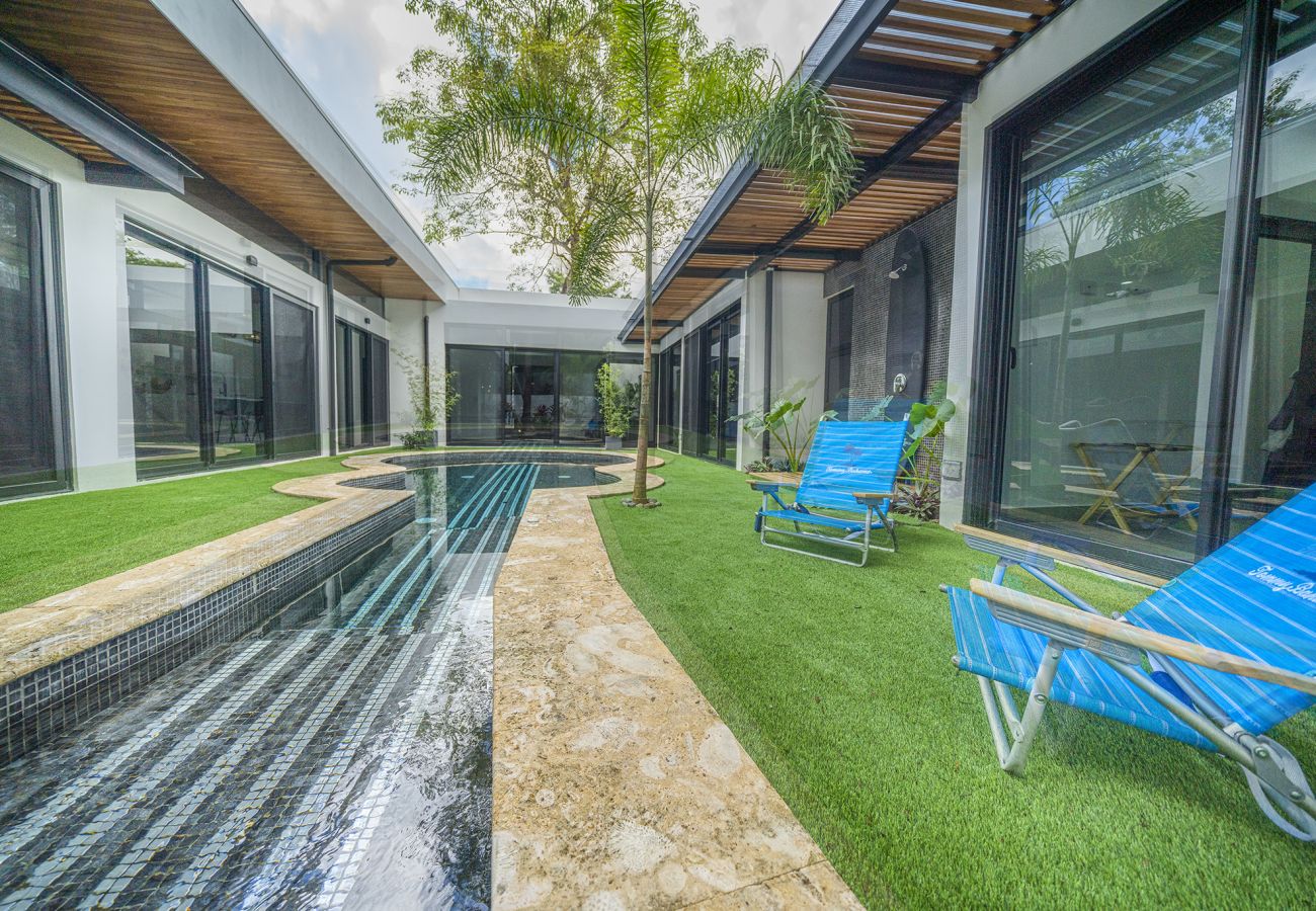 Casa en Potrero - 350m to beach - Guitar-shaped Pool – Kitchen - BBQ: Casa Guitarra