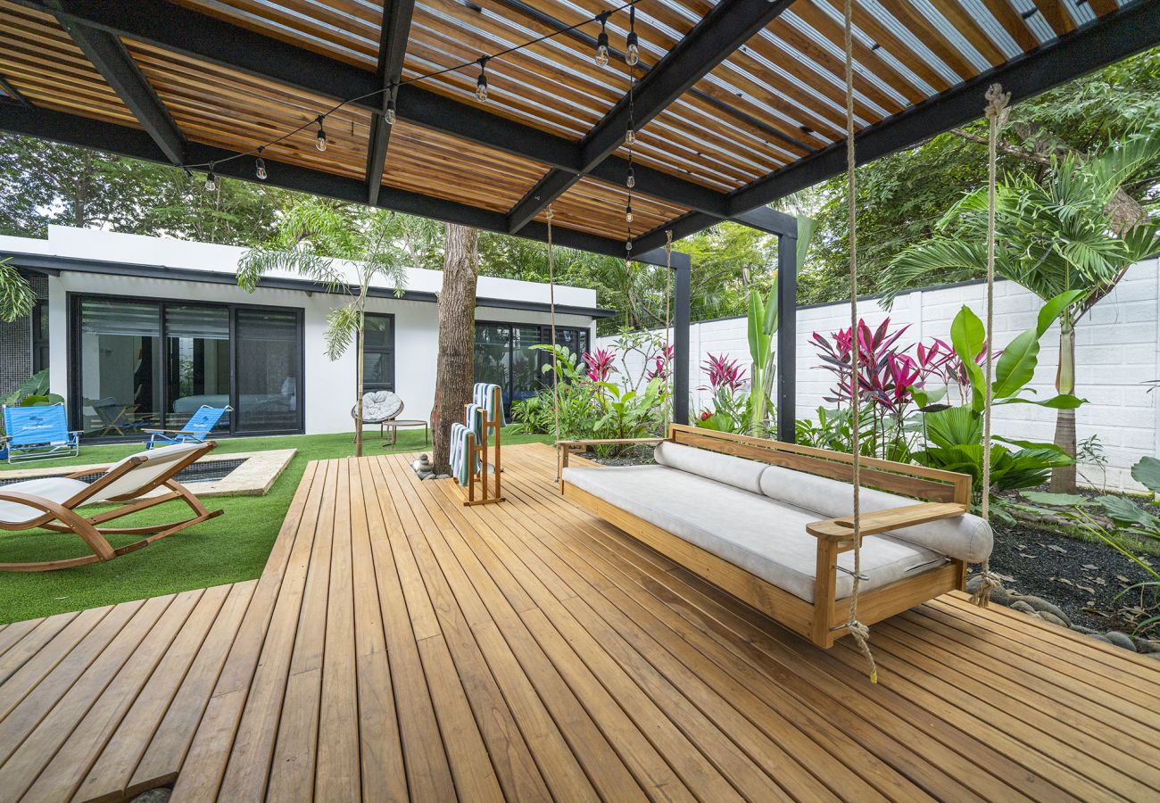 Casa en Potrero - 350m to beach - Guitar-shaped Pool – Kitchen - BBQ: Casa Guitarra