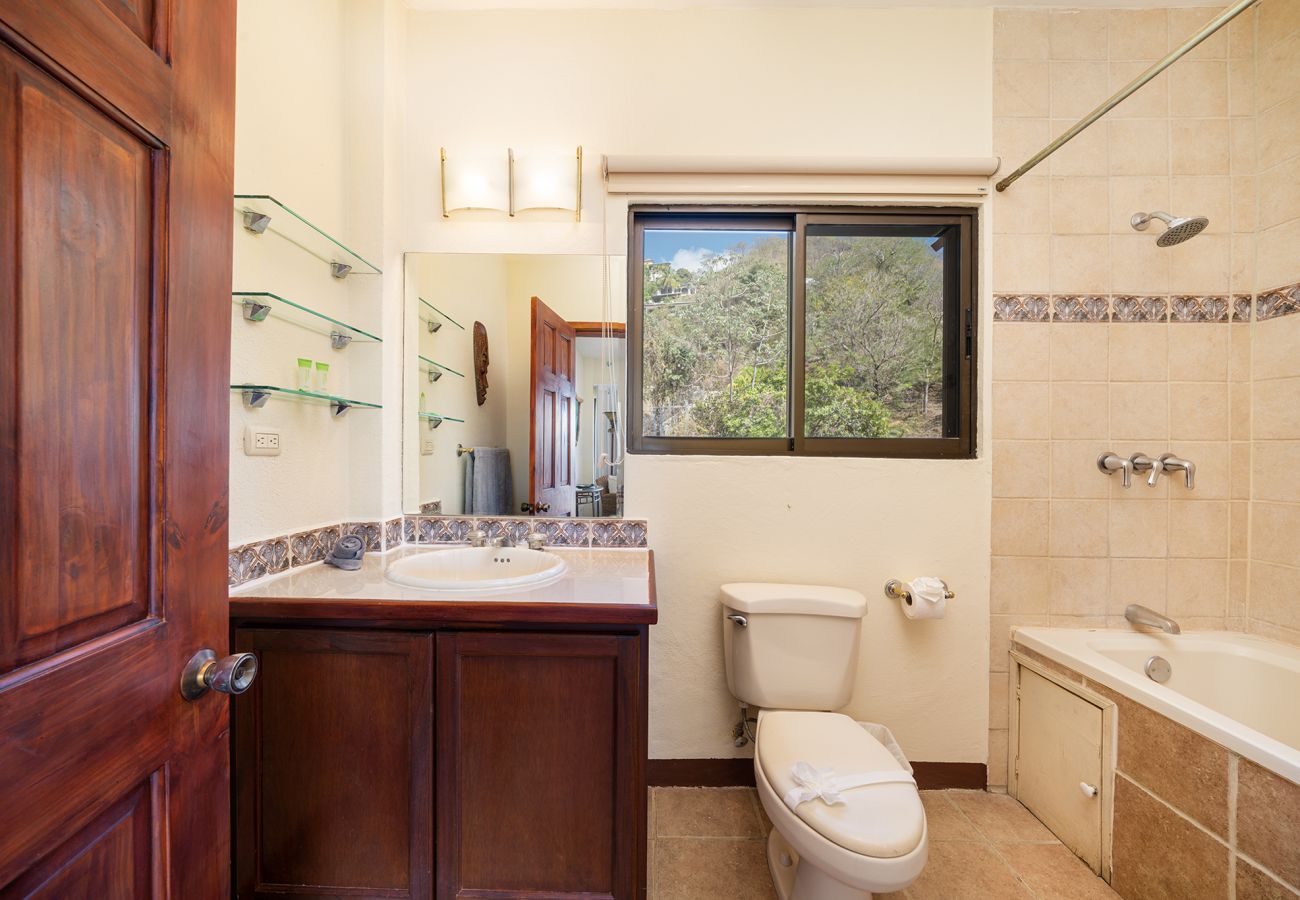 Residencial en Potrero - Oceanview Condo with Pool, Near Playa Prieta, 2BR - Vida de la Paz 4