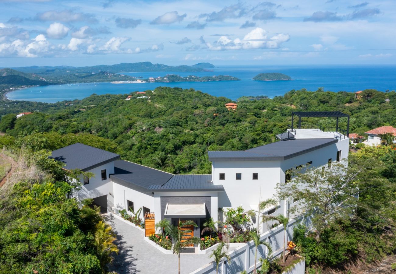 Villa en Potrero - Serene Villa: Ocean View Pool, Rooftop Deck, 5 BR - Villa Vista Pacifico