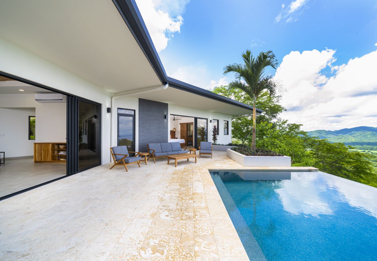 Villa en Potrero - Serene Villa: Ocean View Pool, Rooftop Deck, 5 BR - Villa Vista Pacifico