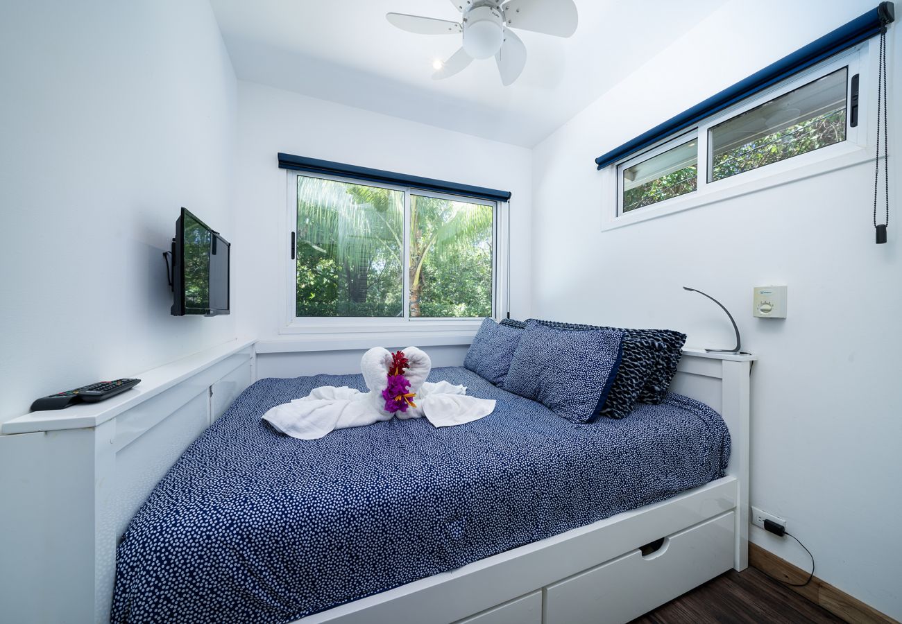 Bungalow en Potrero - Tiny home w/ Pool, Backyard, Parking, BBQ, Kitchen & more in Playa Potrero