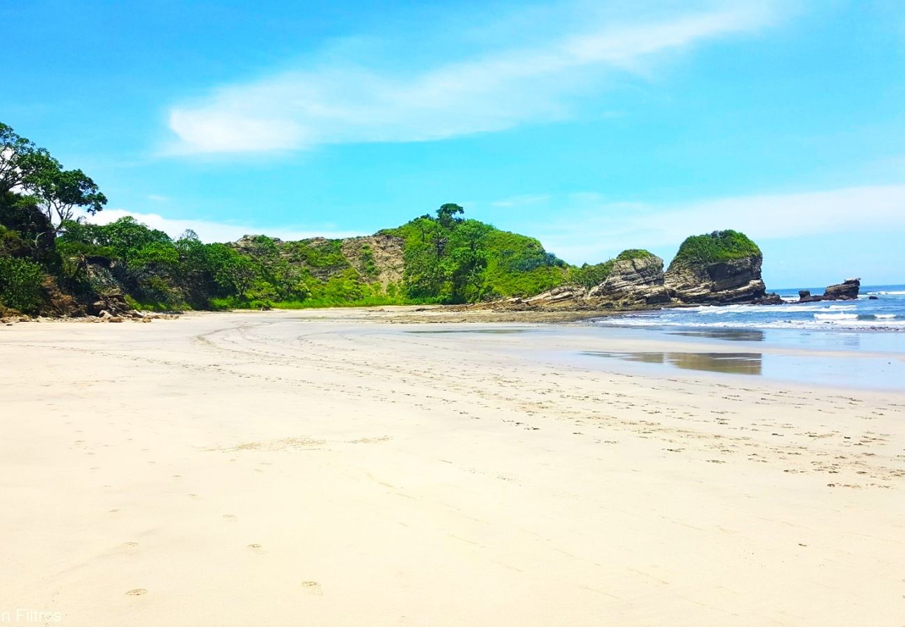 Bungalow en Potrero - Tiny home w/ Pool, Backyard, Parking, BBQ, Kitchen & more in Playa Potrero