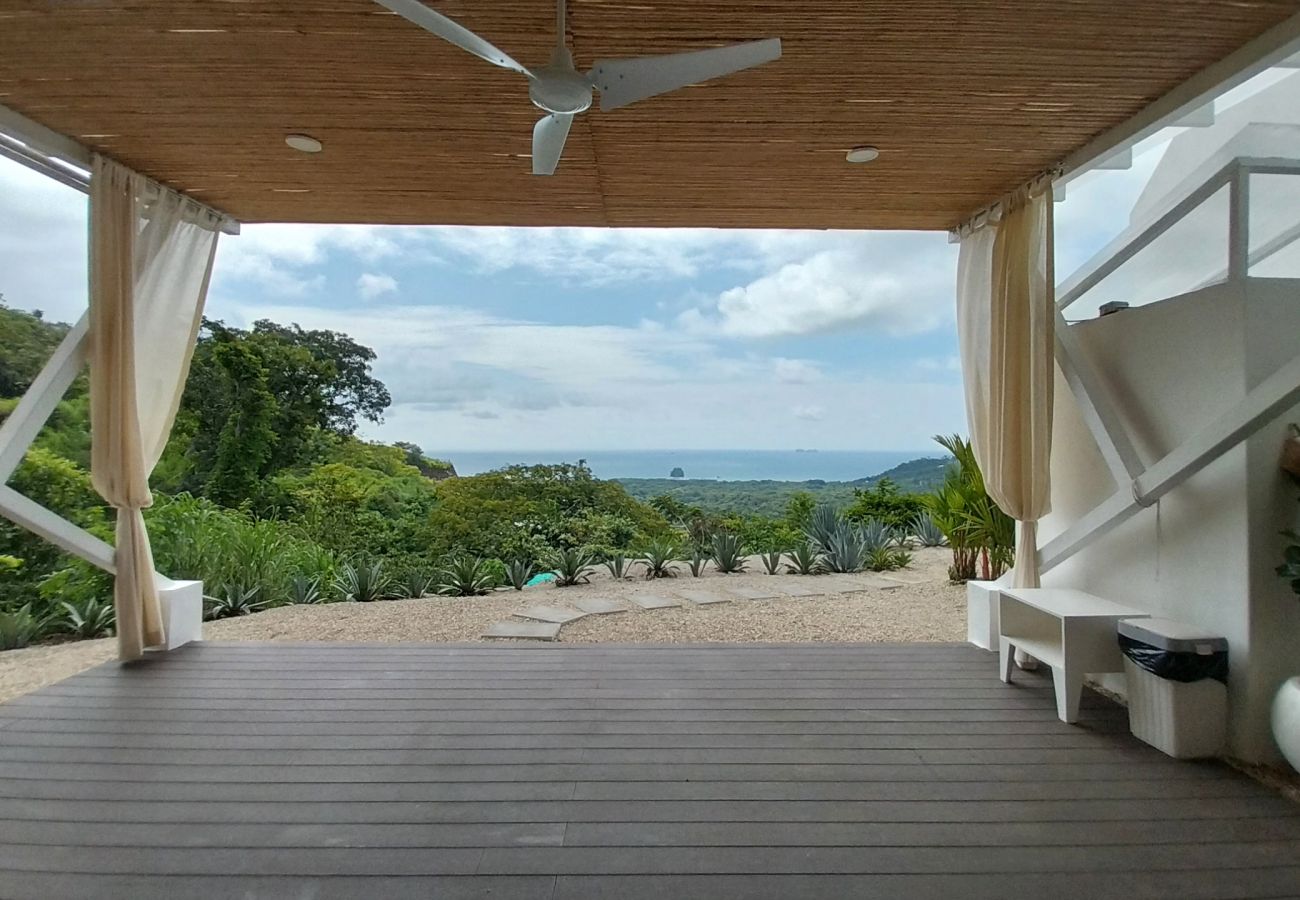 Casa en Playa Flamingo - 2 BR Home in Mar Vista-Pool-Balcony-Ocean View-BBQ: Casa Ayla B