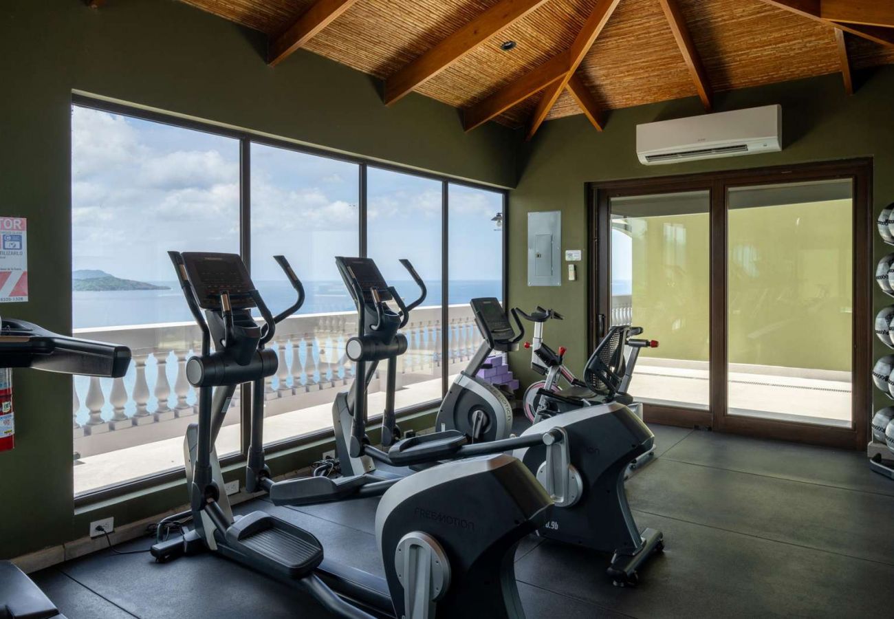 Residencial en Playa Flamingo - Flamingo Bliss: Ocean-View Condo in Luxury Complex - 360 Splendor 204
