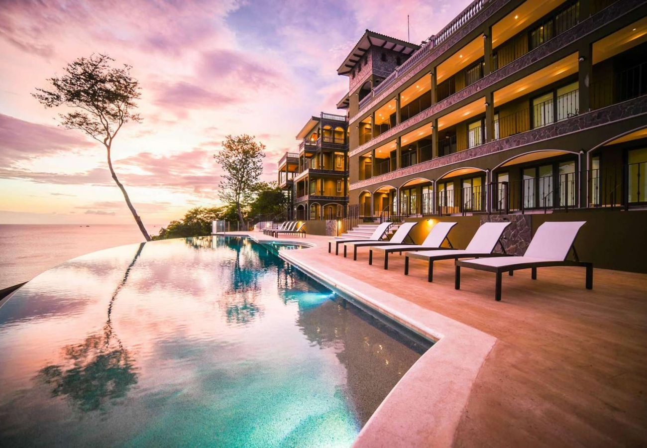 Residencial en Playa Flamingo - Flamingo Bliss: Ocean-View Condo in Luxury Complex - 360 Splendor 204