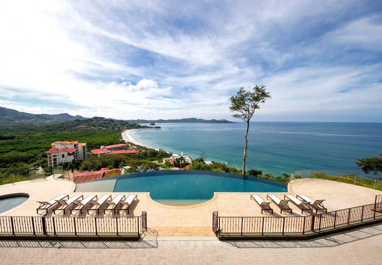 Residencial en Playa Flamingo - Flamingo Bliss: Ocean-View Condo in Luxury Complex - 360 Splendor 204