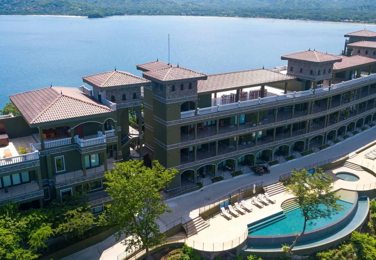 Residencial en Playa Flamingo - Flamingo Bliss: Ocean-View Condo in Luxury Complex - 360 Splendor 204