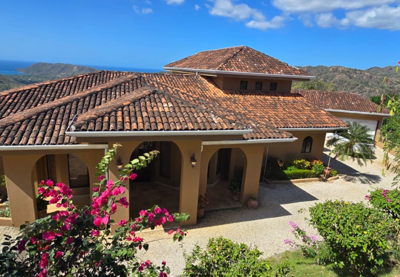 Casa en Potrero - Housekeeping•BBQ•Pool•4 TVs•Garden•Oceanview villa: Casa Sol Azul