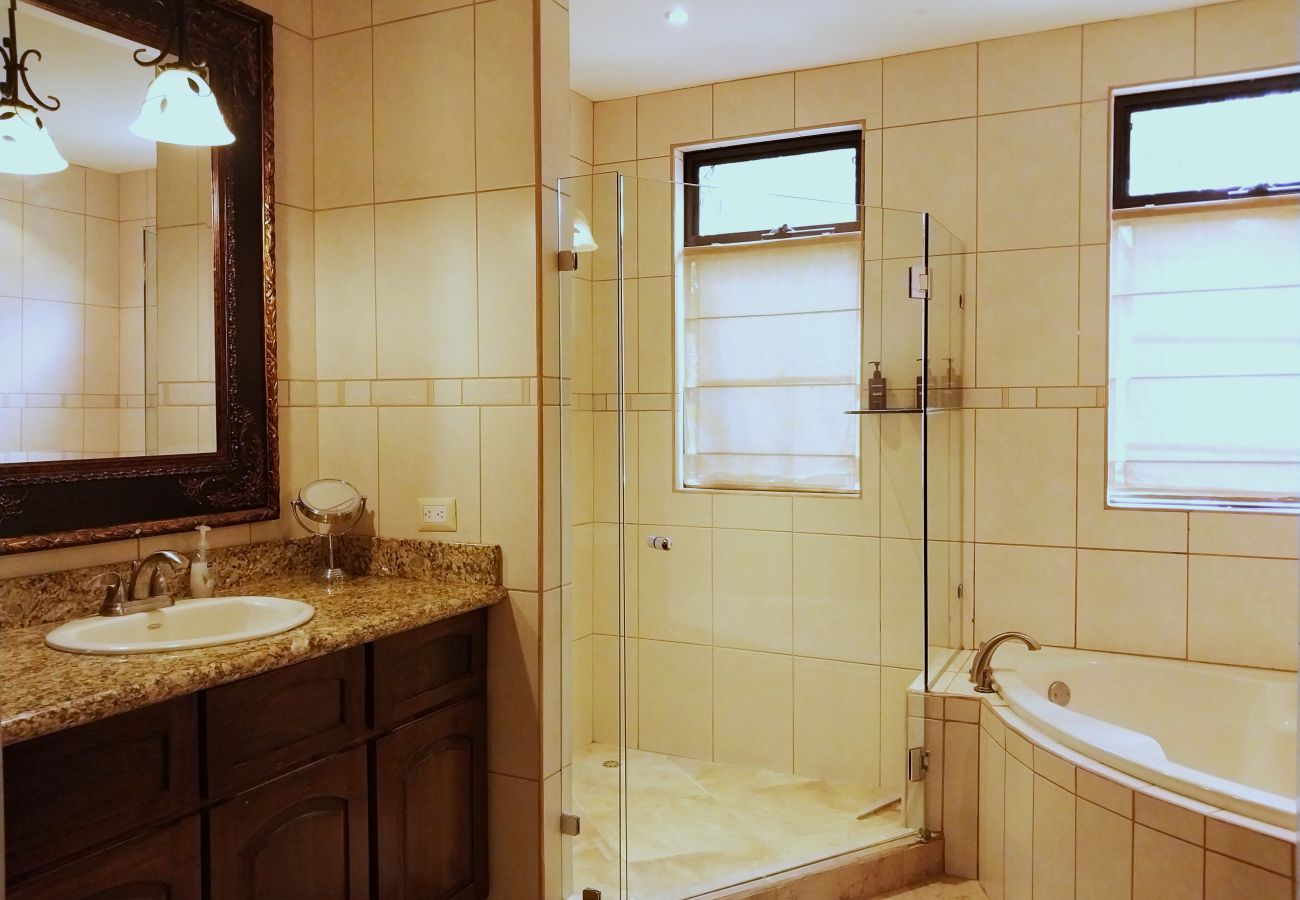 Casa en Potrero - Housekeeping•BBQ•Pool•4 TVs•Garden•Oceanview villa: Casa Sol Azul