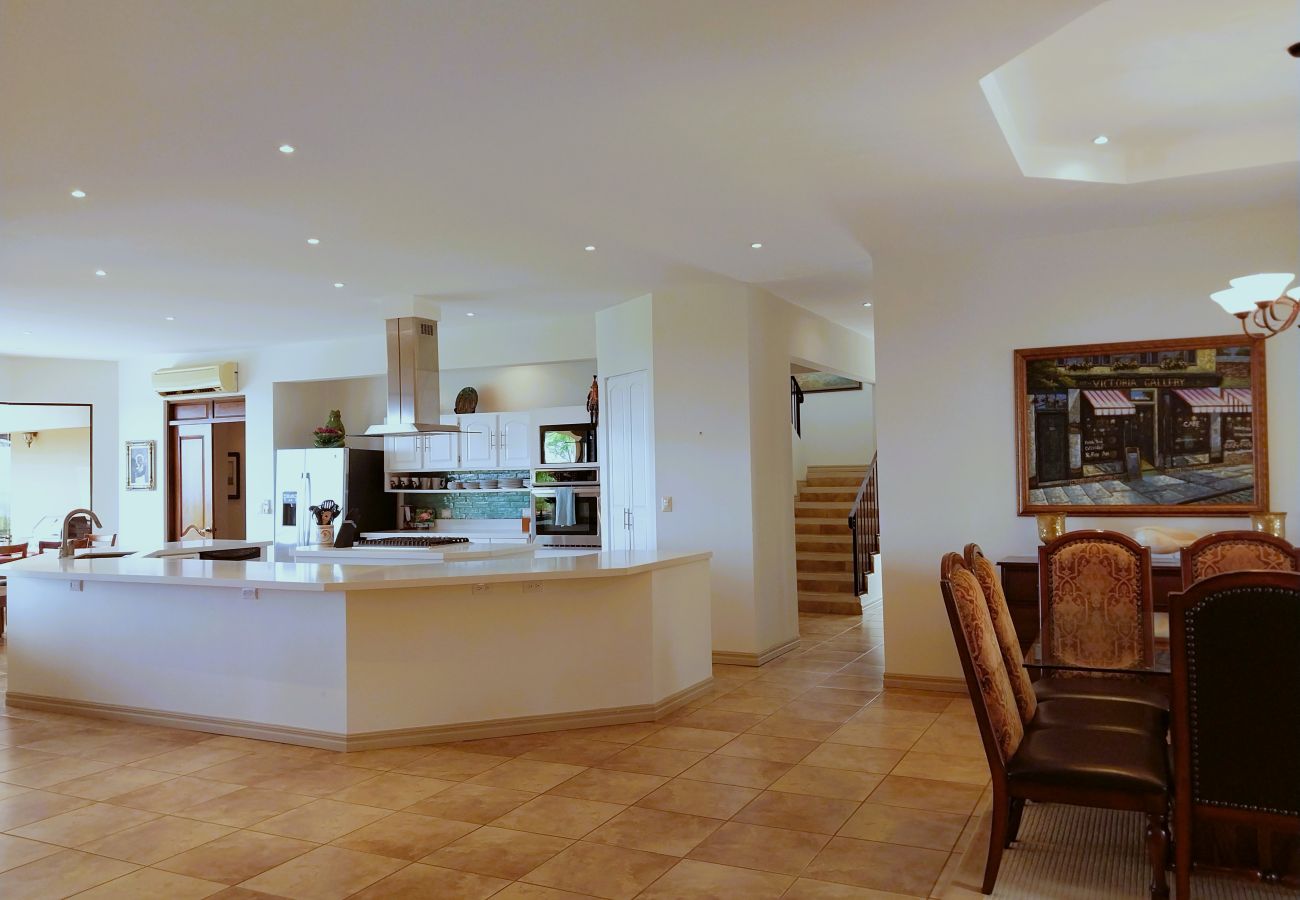 Casa en Potrero - Housekeeping•BBQ•Pool•4 TVs•Garden•Oceanview villa: Casa Sol Azul