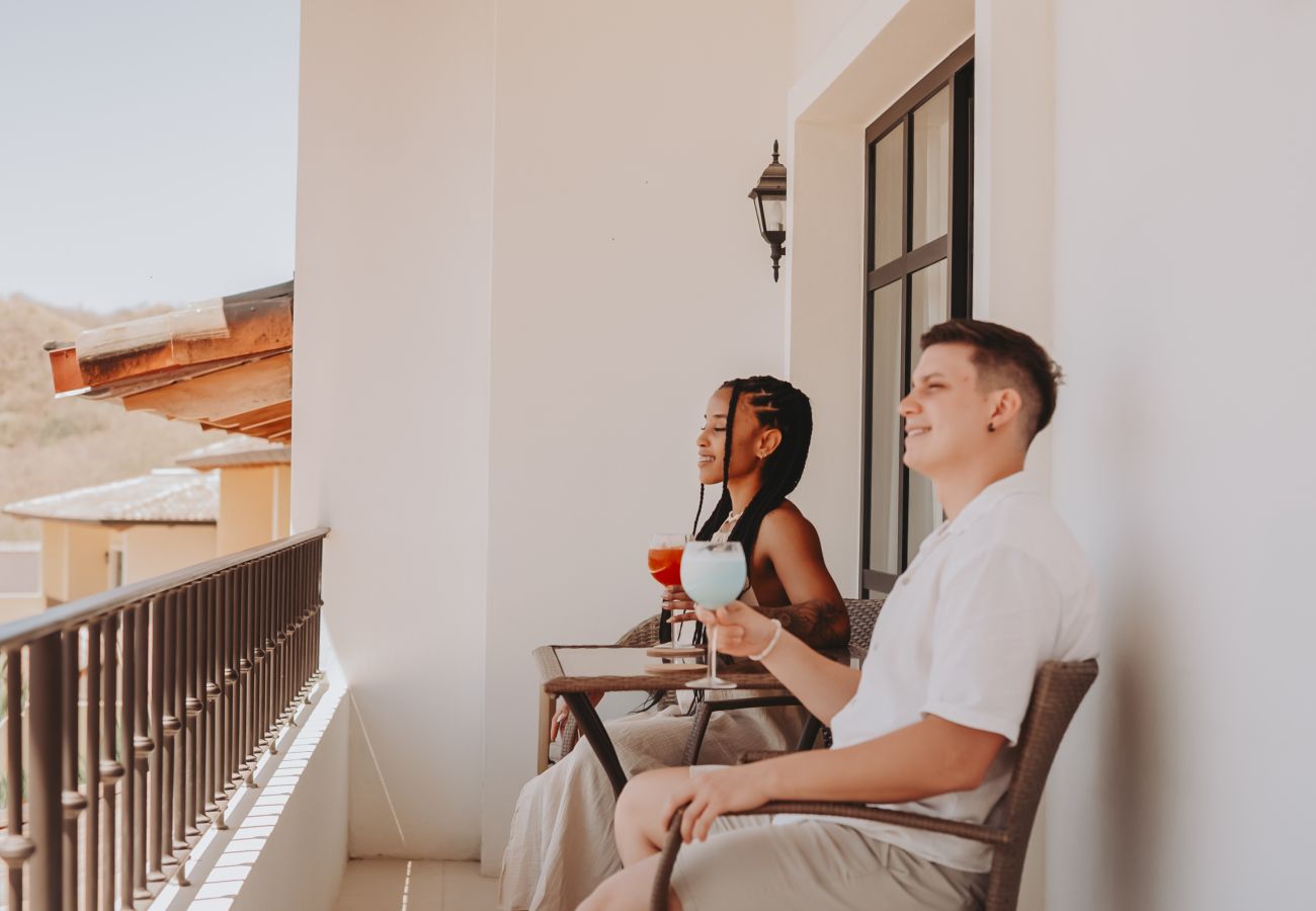 Residencial en Las Catalinas - New 2BR Condo in Las Catalinas beachtown: El Prado