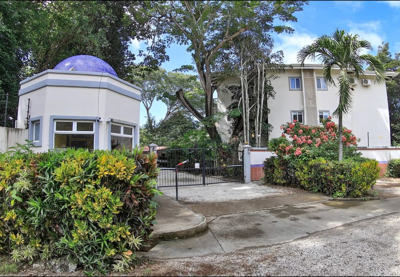 Residencial en Potrero - Ground-Floor Condo w/ Pool, Walk to Potrero Beach - Surfside Tower 101