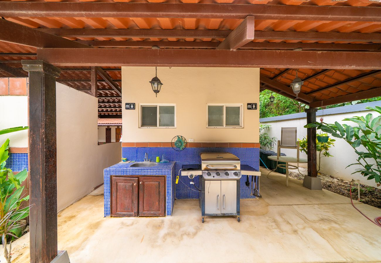 Residencial en Potrero - Ground-Floor Condo w/ Pool, Walk to Potrero Beach - Surfside Tower 101