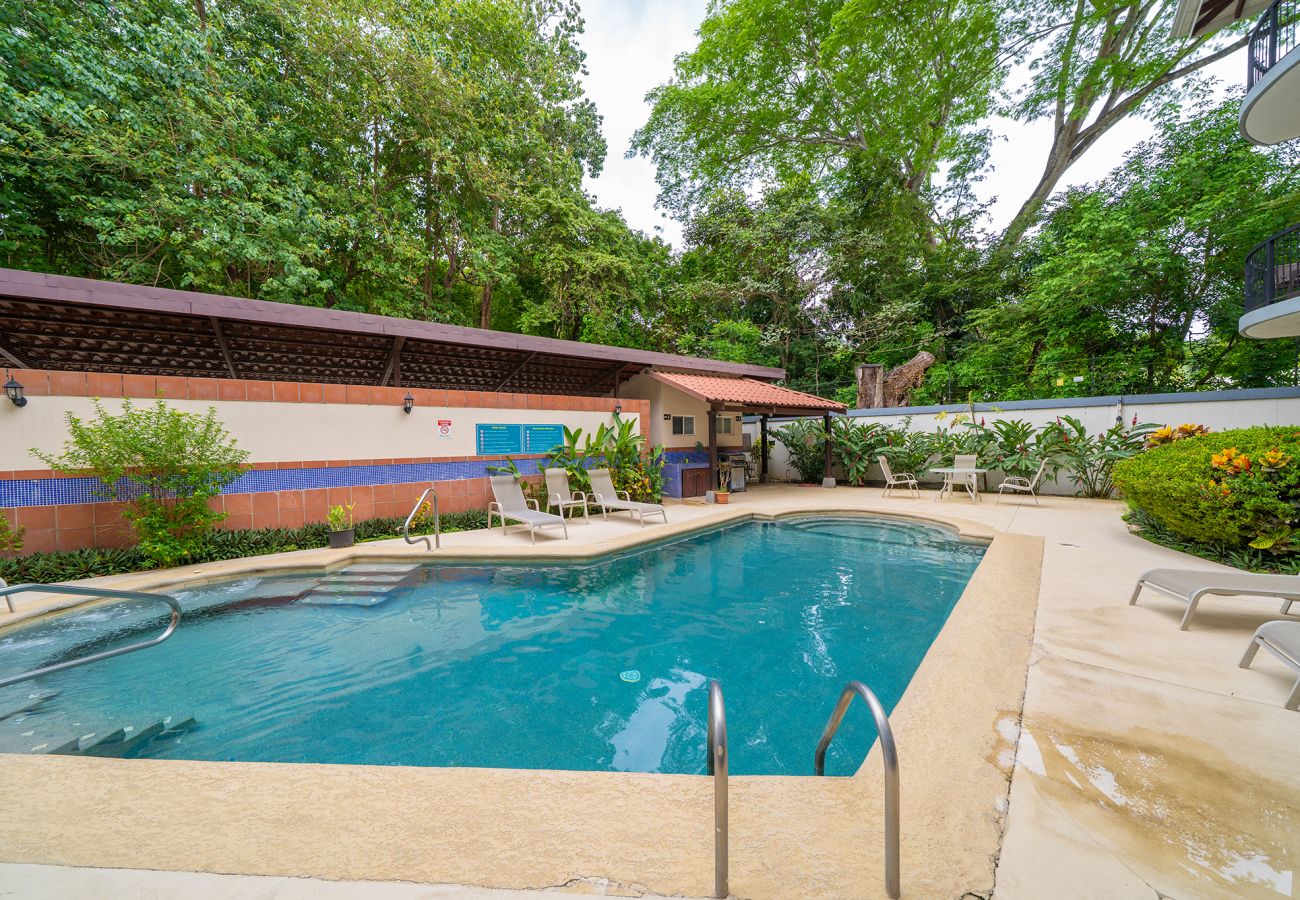 Residencial en Potrero - Ground-Floor Condo w/ Pool, Walk to Potrero Beach - Surfside Tower 101