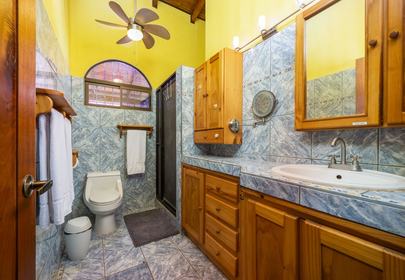 Casa en Potrero - BBQ•Pool•Garden•Smart TV•Parking•A/C•King Bed•W/D – Villaggio 376