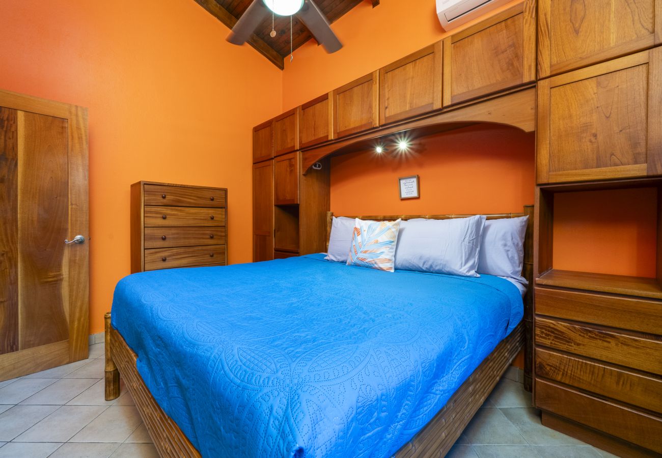 Casa en Potrero - BBQ•Pool•Garden•Smart TV•Parking•A/C•King Bed•W/D – Villaggio 376