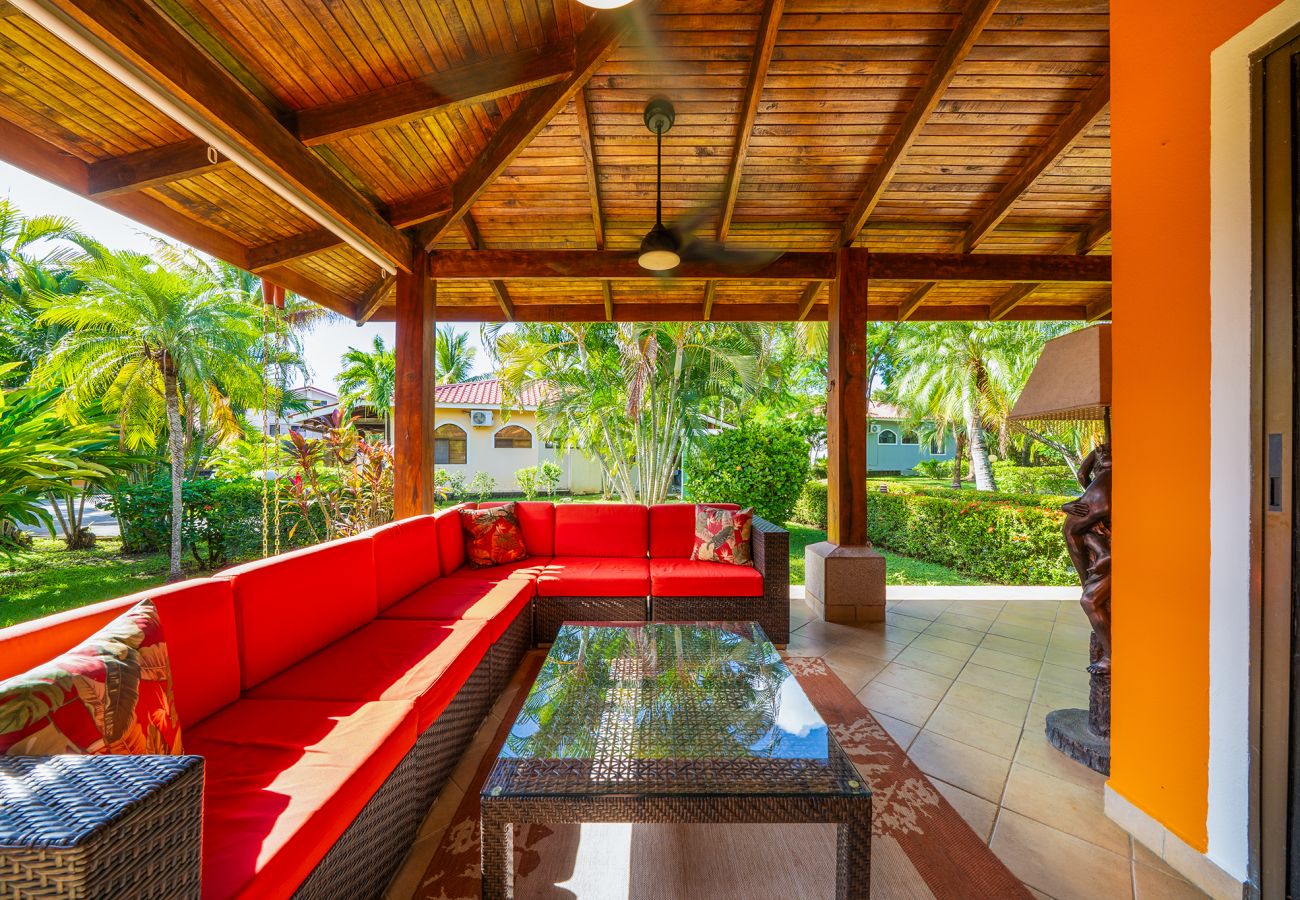 Casa en Potrero - BBQ•Pool•Garden•Smart TV•Parking•A/C•King Bed•W/D – Villaggio 376