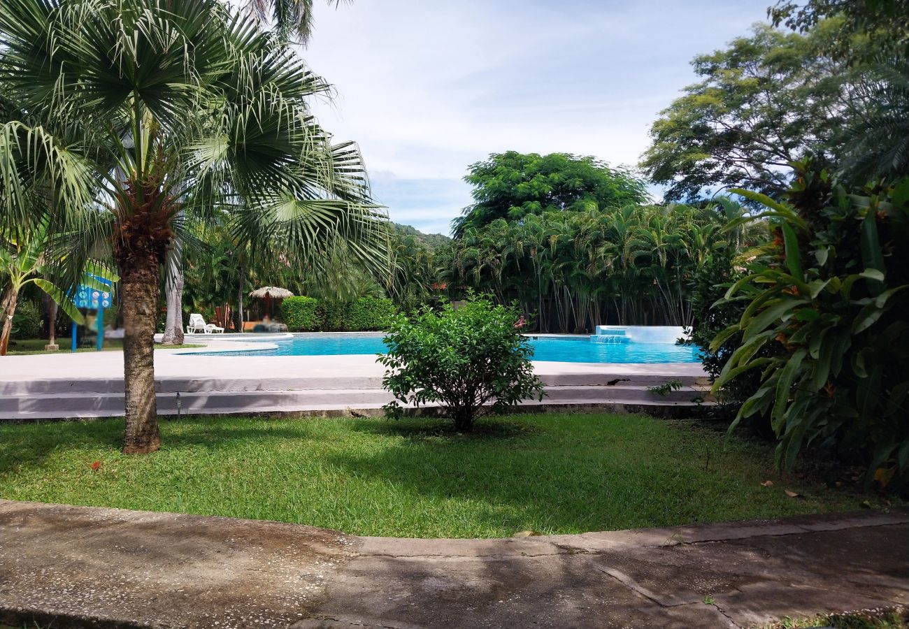 Casa en Potrero - BBQ•Pool•Garden•Smart TV•Parking•A/C•King Bed•W/D – Villaggio 376