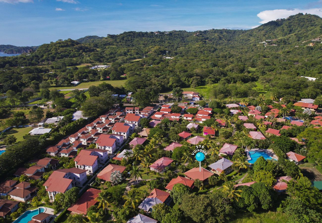 Casa en Potrero - BBQ•Pool•Garden•Smart TV•Parking•A/C•King Bed•W/D – Villaggio 376
