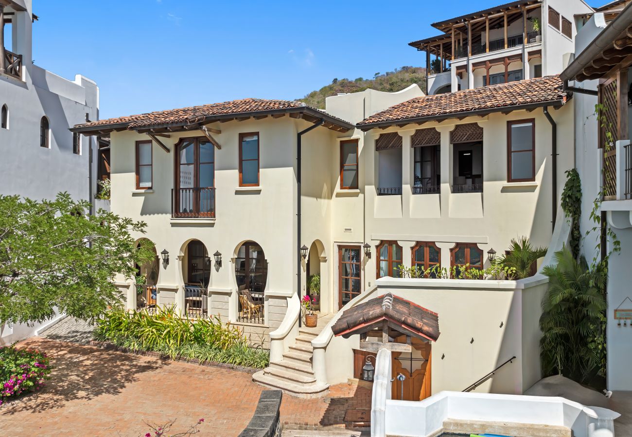 Casa en Las Catalinas - Oceanview, beach club, plunge pool, steps to beach – Casa Olas