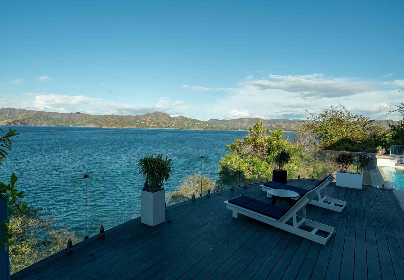Villa en Playa Flamingo - Luxury Oceanfront Villa•Sunset Views•Beach Access - Casa Dos Monos