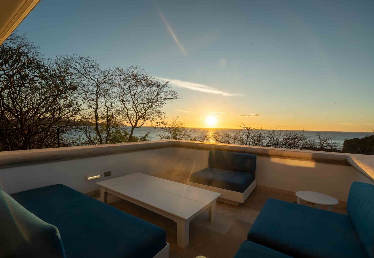 Villa en Playa Flamingo - Luxury Oceanfront Villa•Sunset Views•Beach Access - Casa Dos Monos
