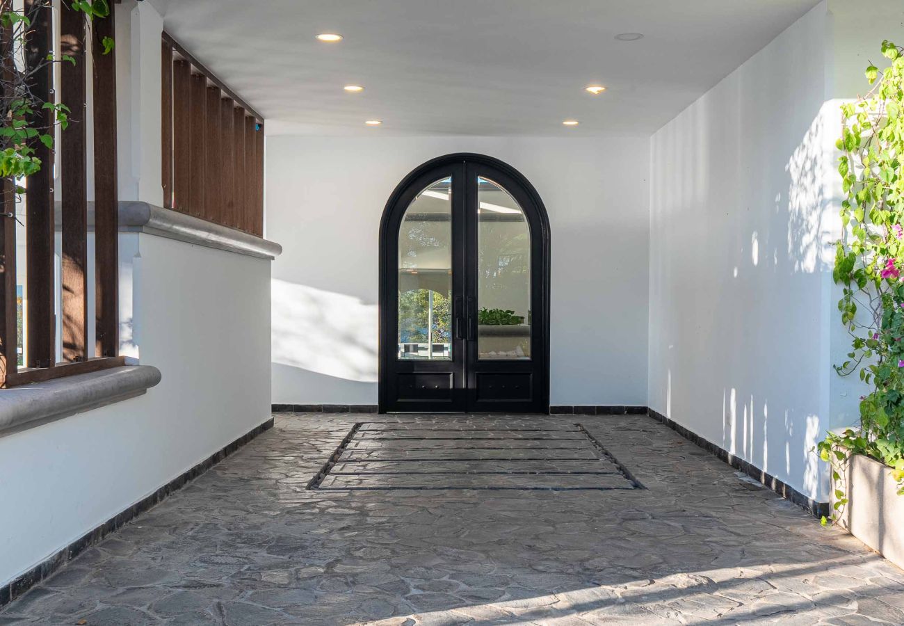 Villa en Playa Flamingo - Luxury Oceanfront Villa•Sunset Views•Beach Access - Casa Dos Monos