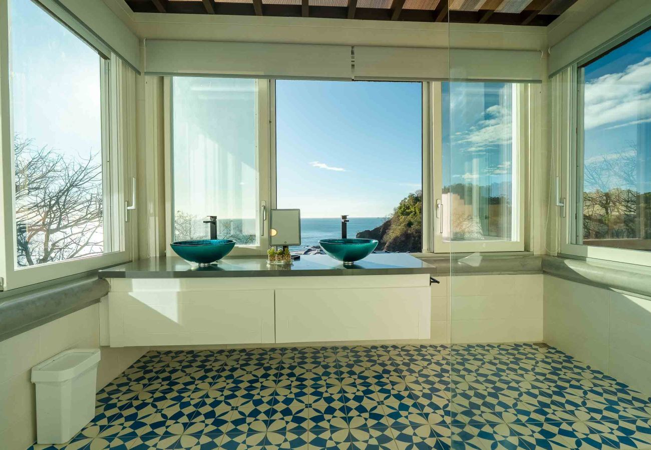 Villa en Playa Flamingo - Luxury Oceanfront Villa•Sunset Views•Beach Access - Casa Dos Monos