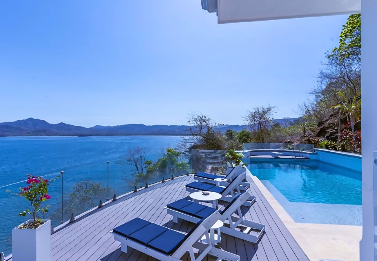 Villa en Playa Flamingo - Luxury Oceanfront Villa•Sunset Views•Beach Access - Casa Dos Monos