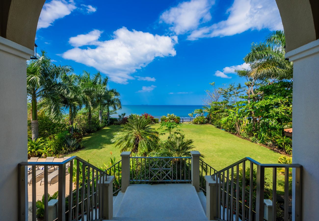 Villa in Potrero - Potrero Beachfront Villa with Pool & Private Chef - Casa Royal
