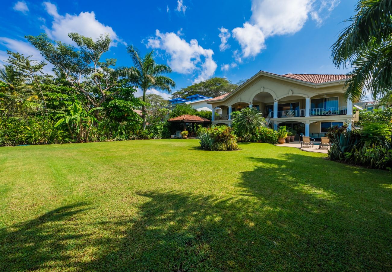 Villa in Potrero - Potrero Beachfront Villa with Pool & Private Chef - Casa Royal