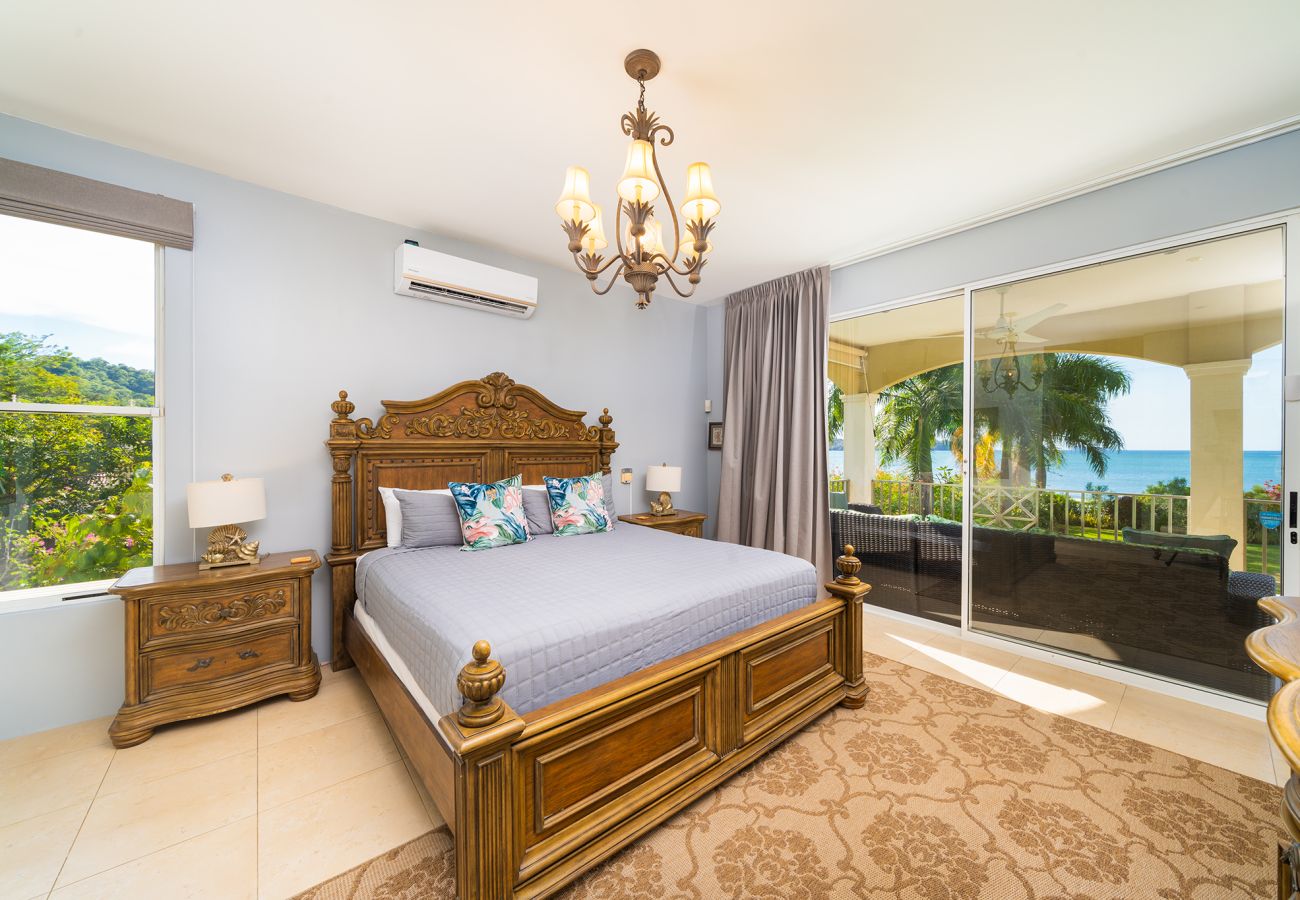 Villa in Potrero - Potrero Beachfront Villa with Pool & Private Chef - Casa Royal