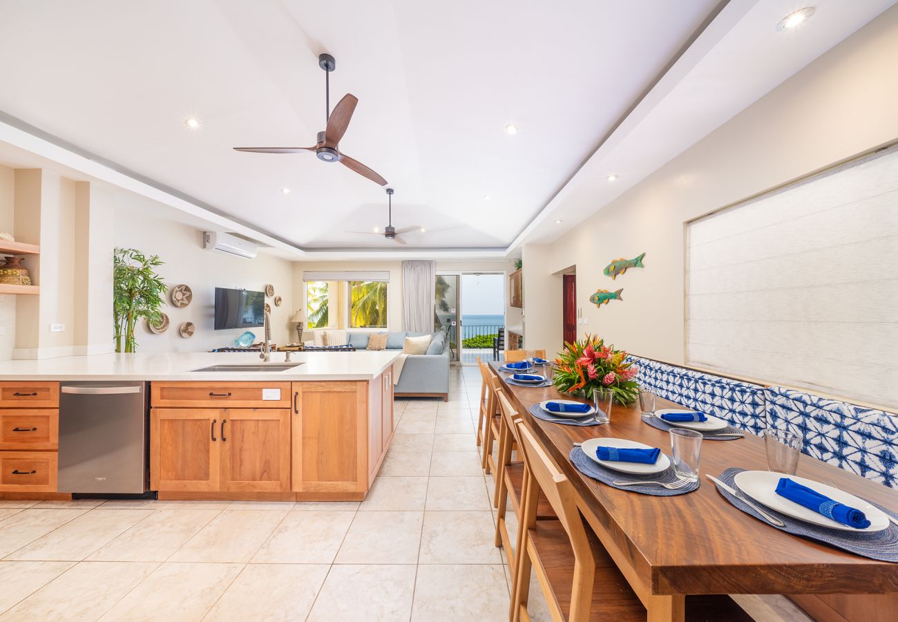 Condominium in Potrero - Playa Potrero: 4 BR Penthouse direct beach access - Destino Penthouse
