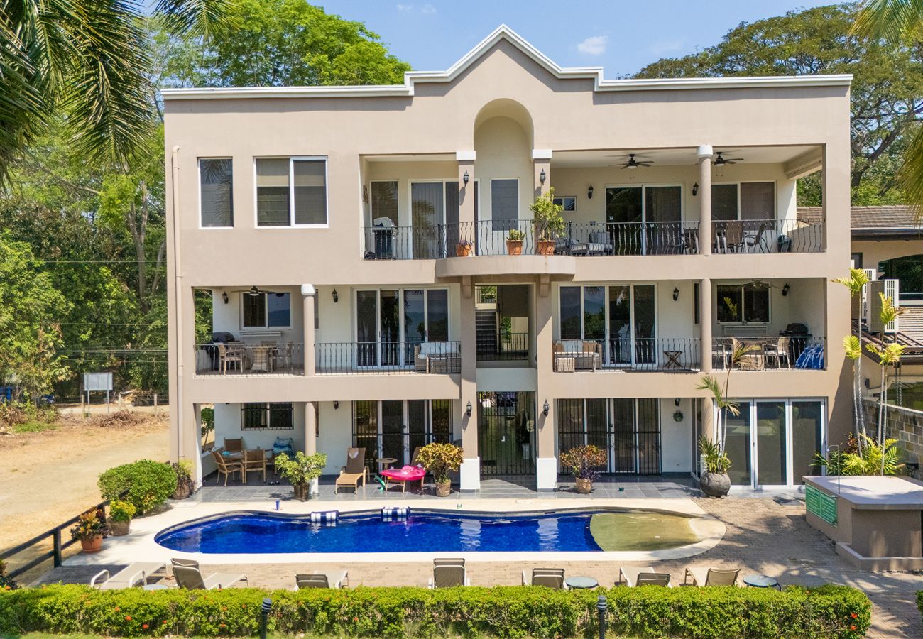 Condominium in Potrero - Playa Potrero: 4 BR Penthouse direct beach access - Destino Penthouse