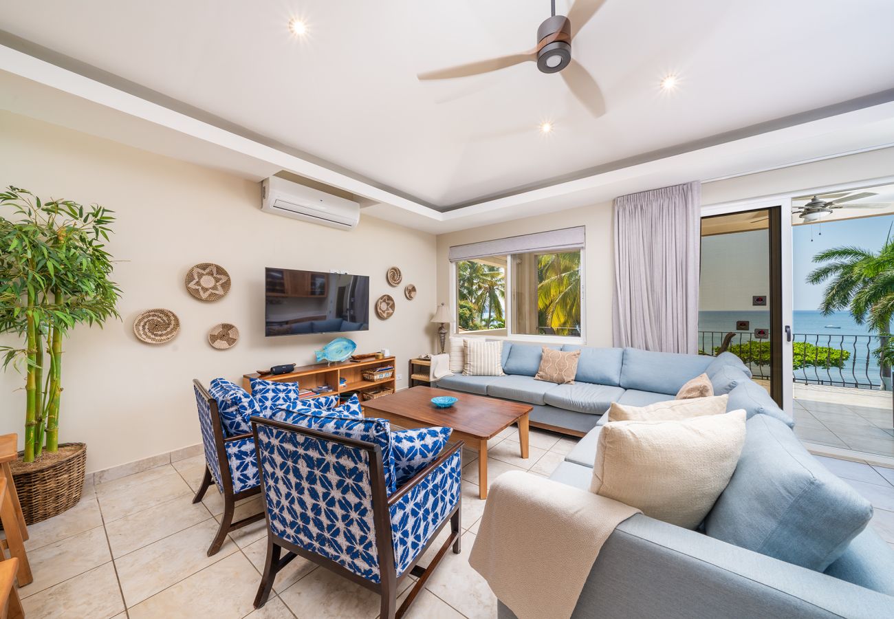 Condominium in Potrero - Playa Potrero: 4 BR Penthouse direct beach access - Destino Penthouse