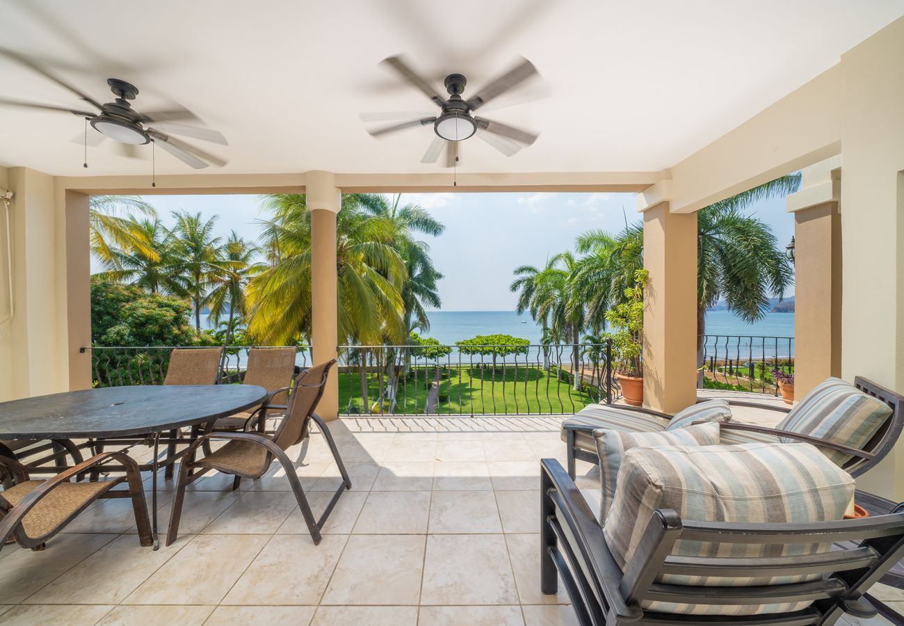 Condominium in Potrero - Playa Potrero: 4 BR Penthouse direct beach access - Destino Penthouse