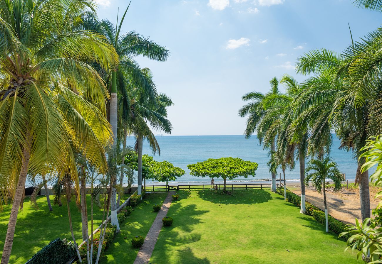 Condominium in Potrero - Playa Potrero: 4 BR Penthouse direct beach access - Destino Penthouse