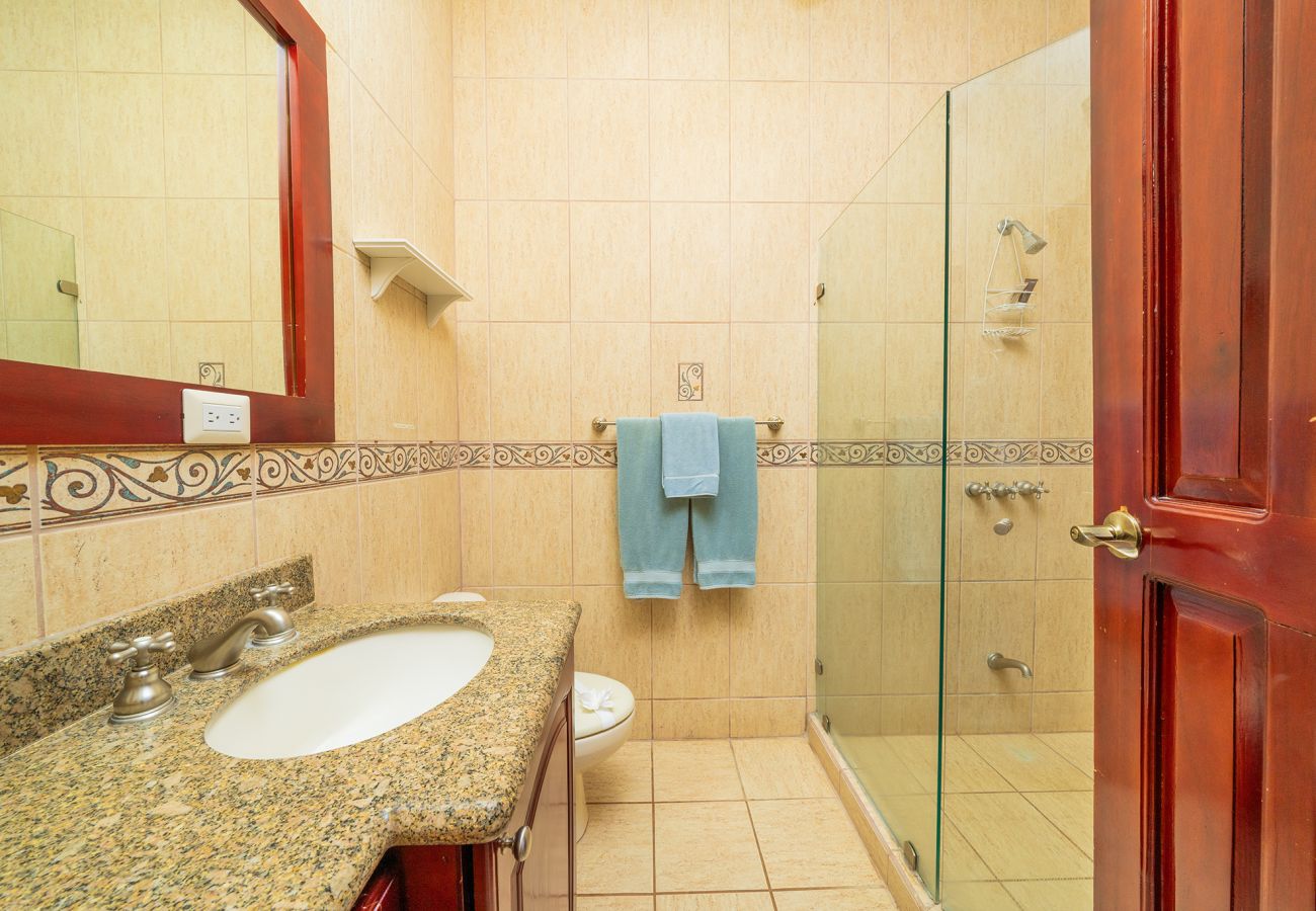 Condominium in Potrero - Playa Potrero: 4 BR Penthouse direct beach access - Destino Penthouse