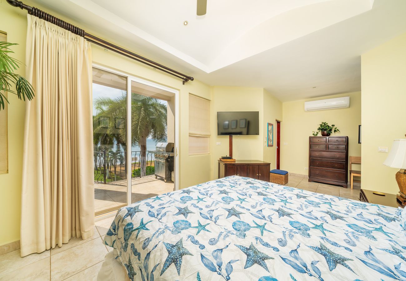 Condominium in Potrero - Playa Potrero: 4 BR Penthouse direct beach access - Destino Penthouse