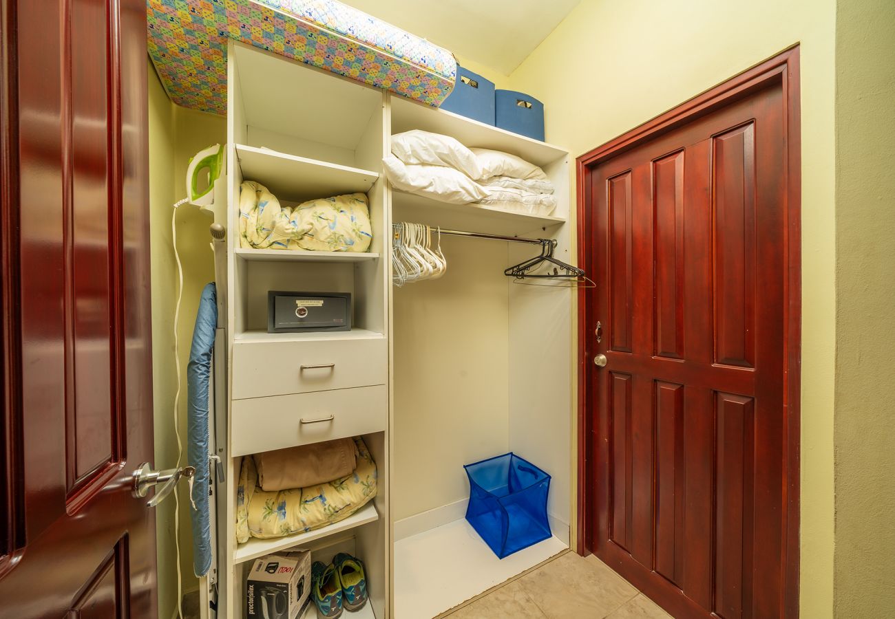 Condominium in Potrero - Playa Potrero: 4 BR Penthouse direct beach access - Destino Penthouse
