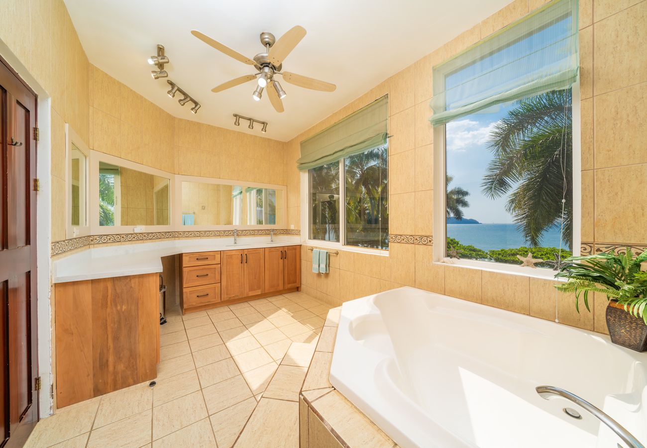 Condominium in Potrero - Playa Potrero: 4 BR Penthouse direct beach access - Destino Penthouse