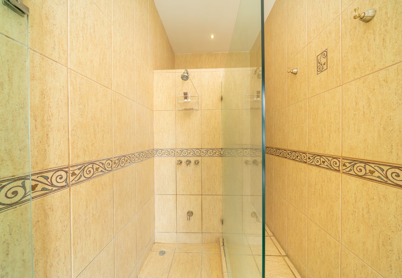 Condominium in Potrero - Playa Potrero: 4 BR Penthouse direct beach access - Destino Penthouse