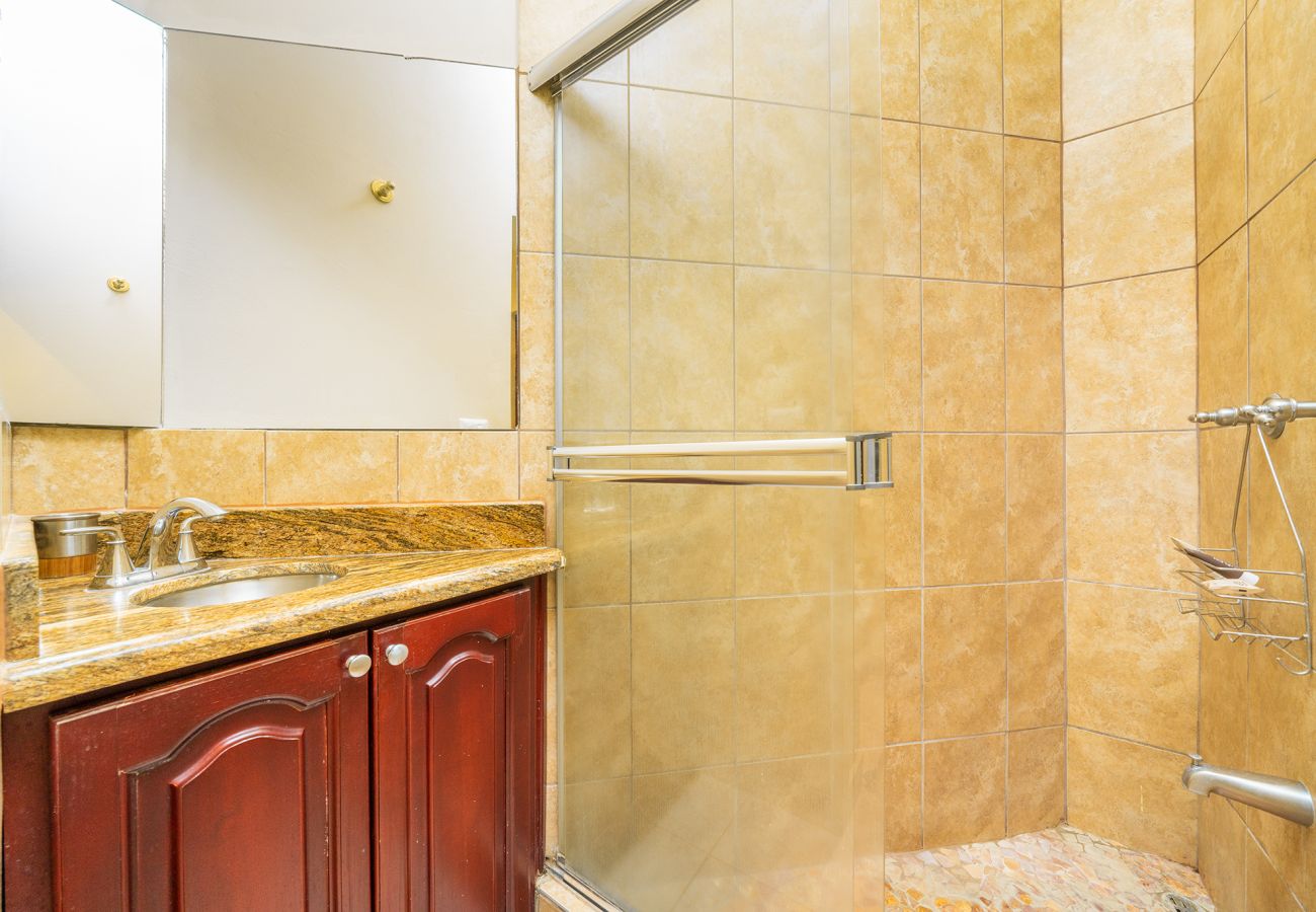 Condominium in Potrero - Playa Potrero: 4 BR Penthouse direct beach access - Destino Penthouse